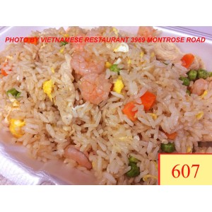 607. CƠM CHIÊN GÀ & TÔM - SHRIMP & CHICKEN BREAST FRIED RICE ( SHRIMP, CHICKEN BREAST, PEAS, CARROTS, EGG)